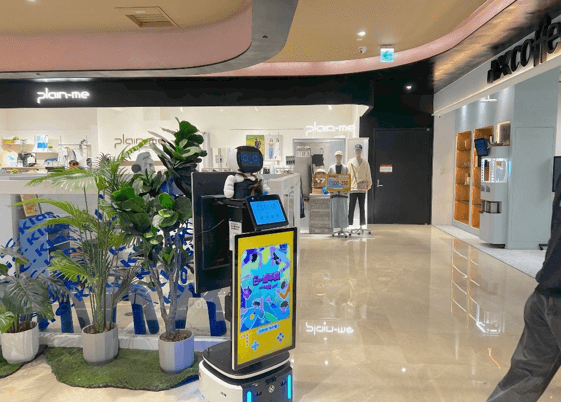 AI-powered Guided Tour Robots Provide Smart Reception Services in Retail Department Stores